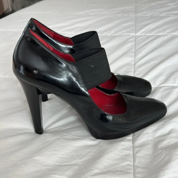 Charles Nolan Hailey Pump - Picture 1 of 8